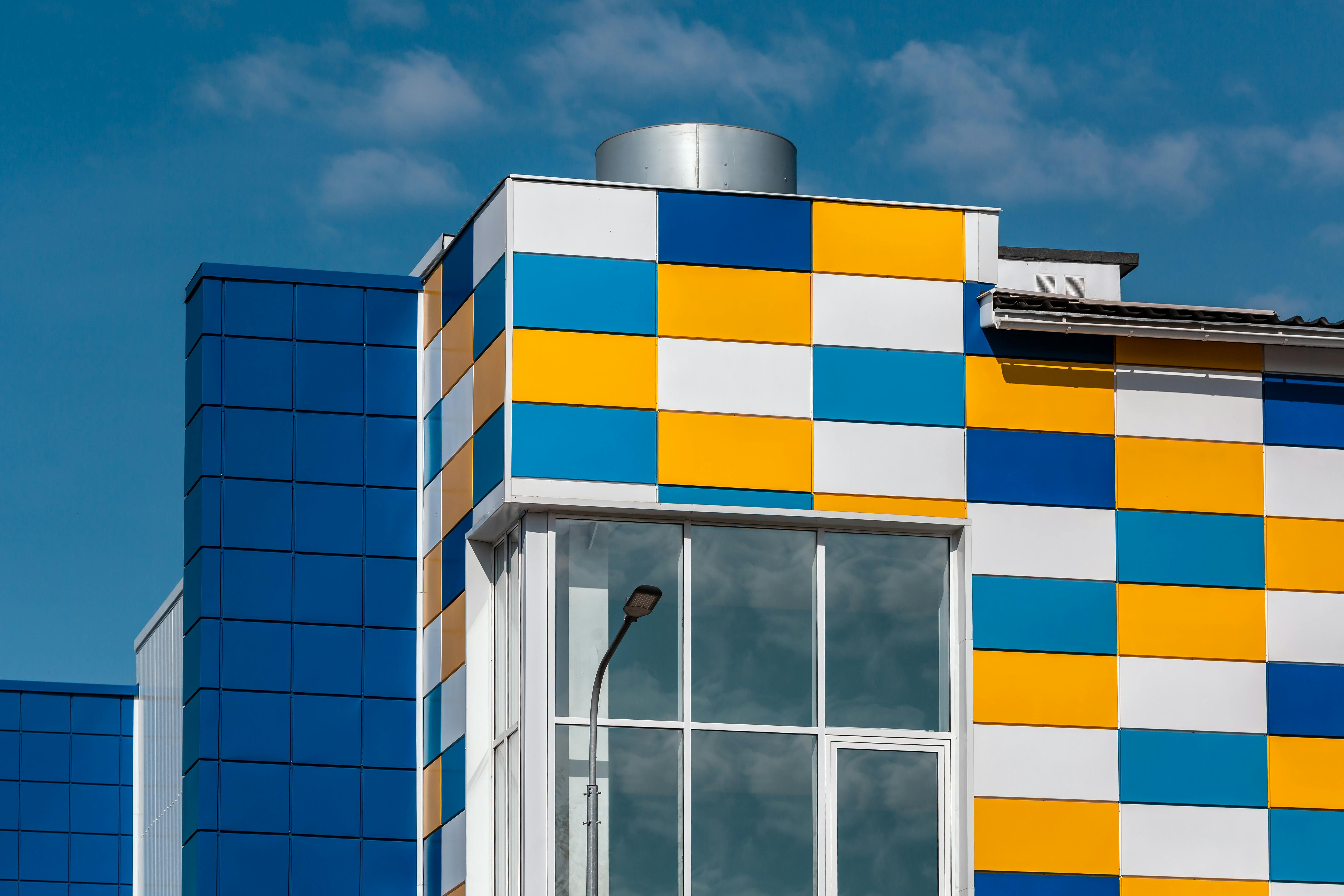 Фарбування фасаду будинка. Вартість робіт робіт праць з фарбування